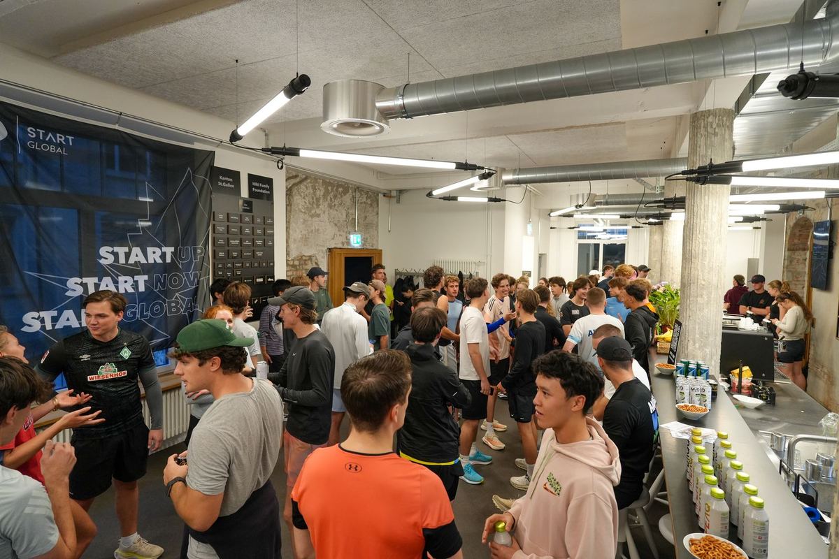 A full room of runners after the run at START Headquarters